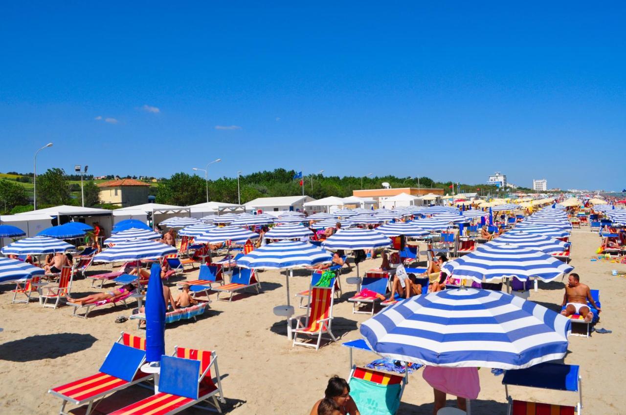 Camping Blu Fantasy Senigallia Bagian luar foto